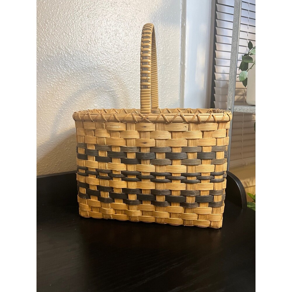 Vibtage black and brown straw Basket with handle